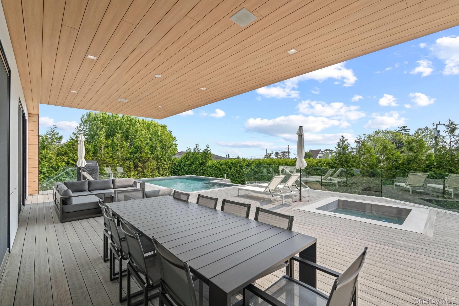 8 Middle Pond Lane, Southampton, NY 11968