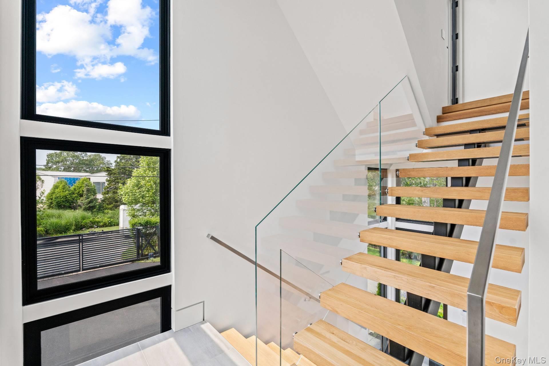 8 Middle Pond Lane, Southampton, NY 11968