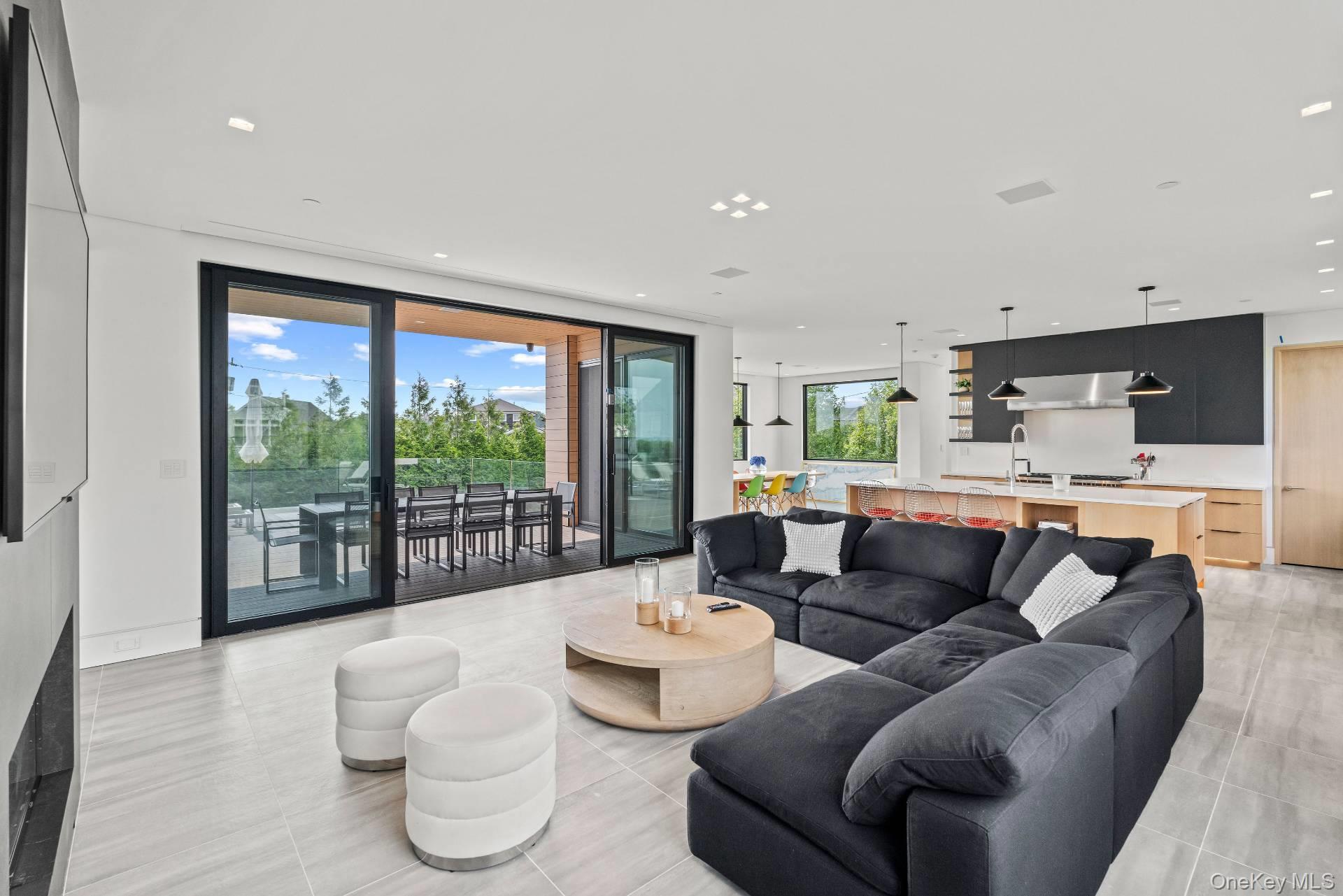 8 Middle Pond Lane, Southampton, NY 11968