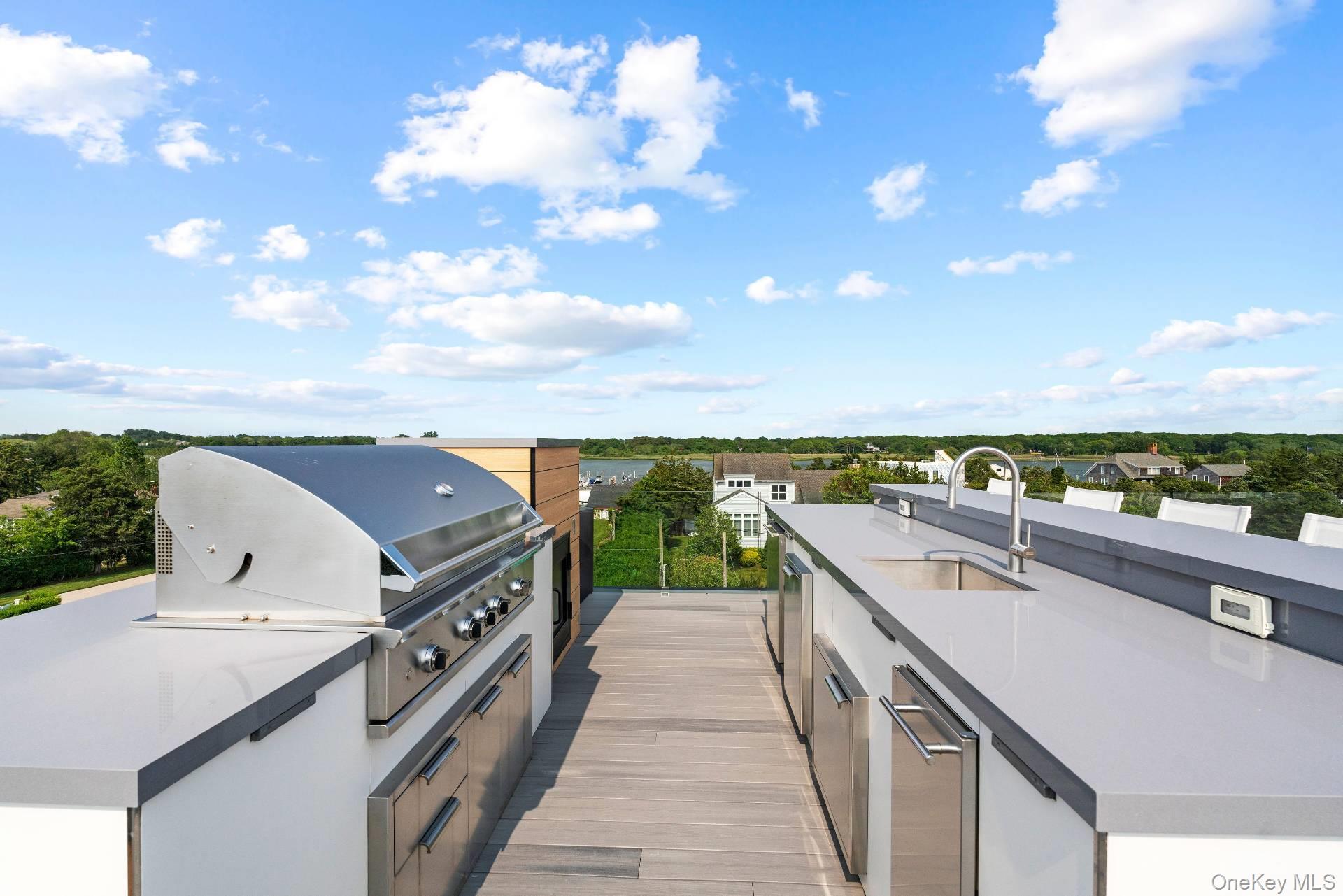 8 Middle Pond Lane, Southampton, NY 11968