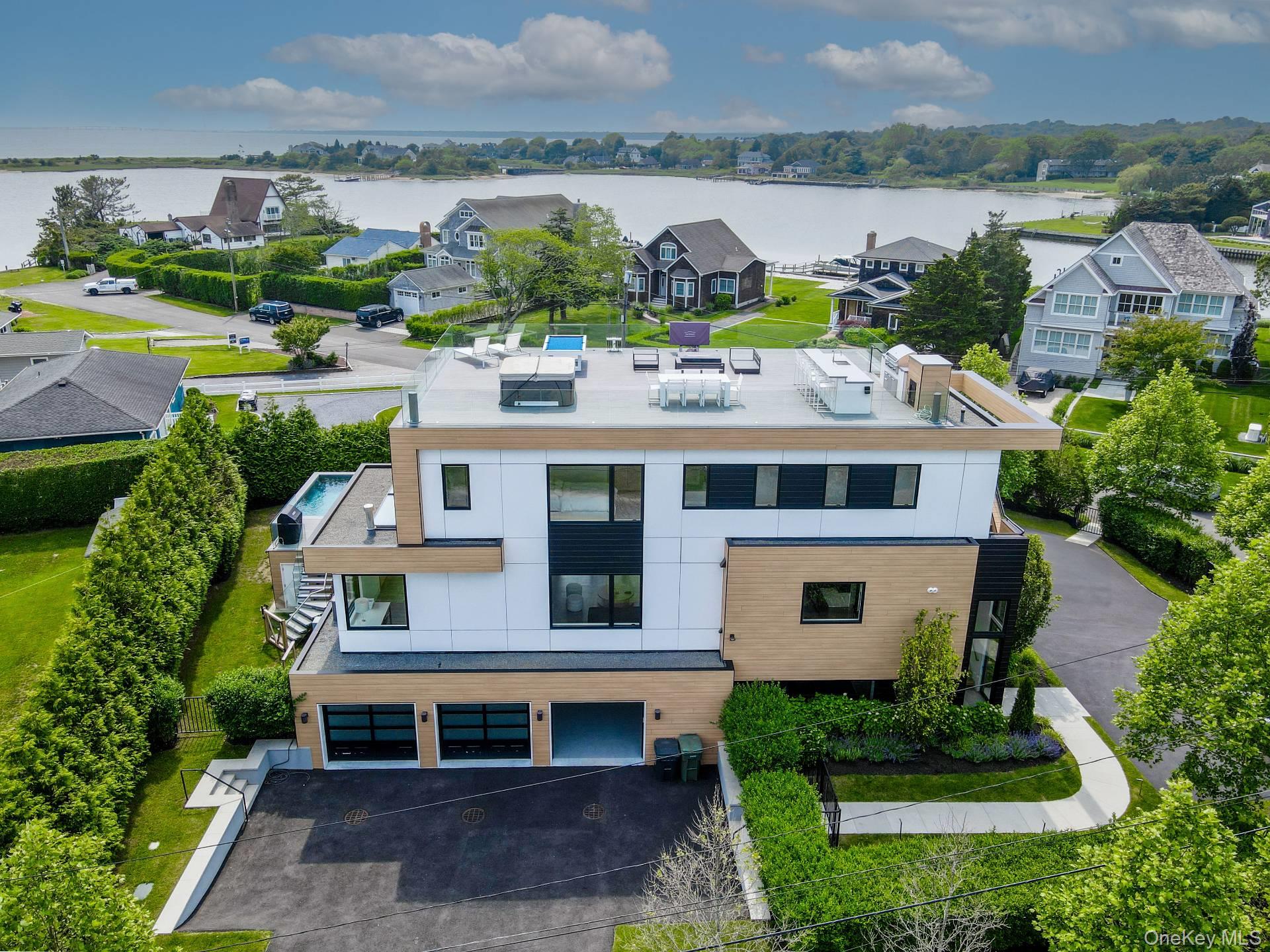 8 Middle Pond Lane, Southampton, NY 11968