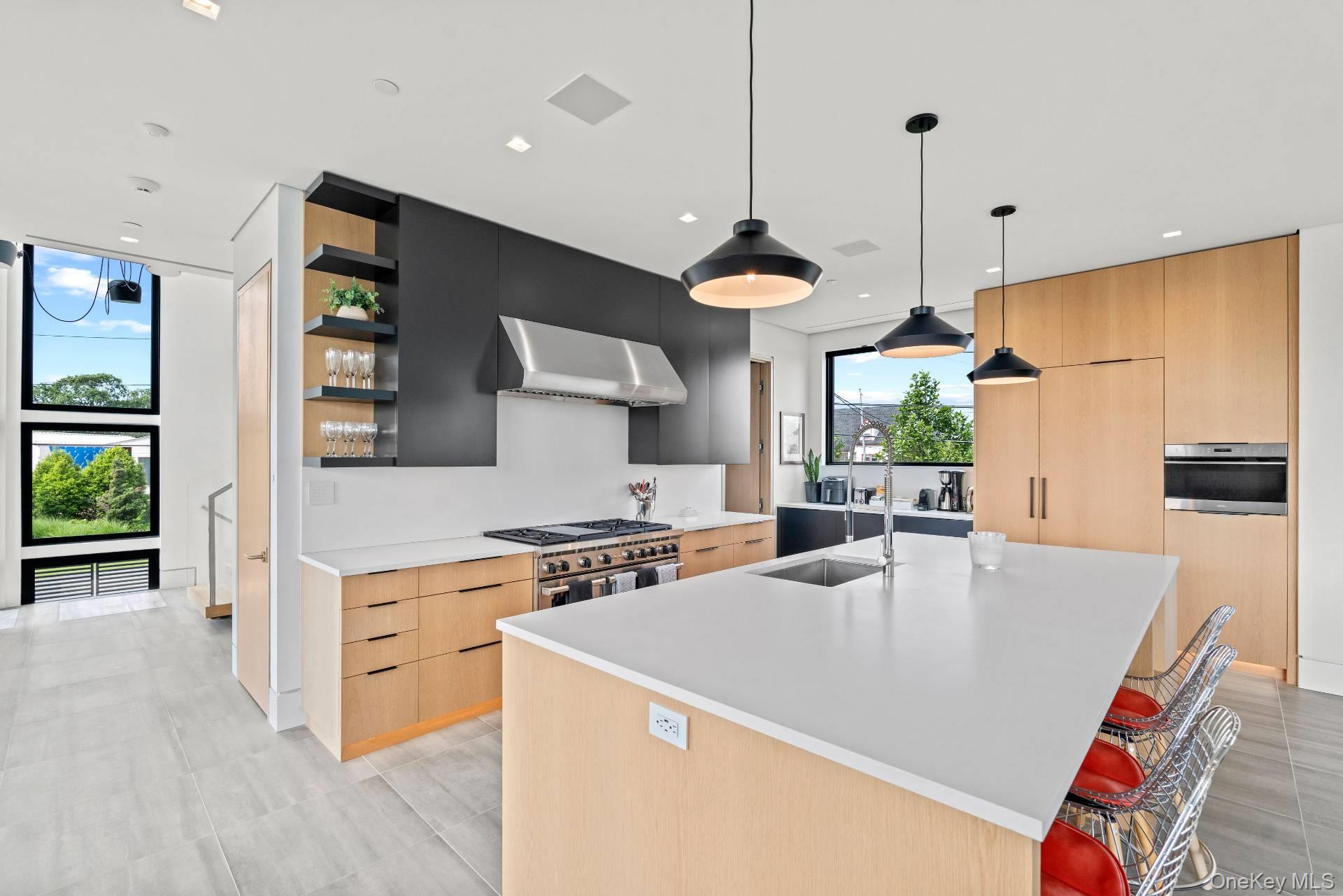 8 Middle Pond Lane, Southampton, NY 11968