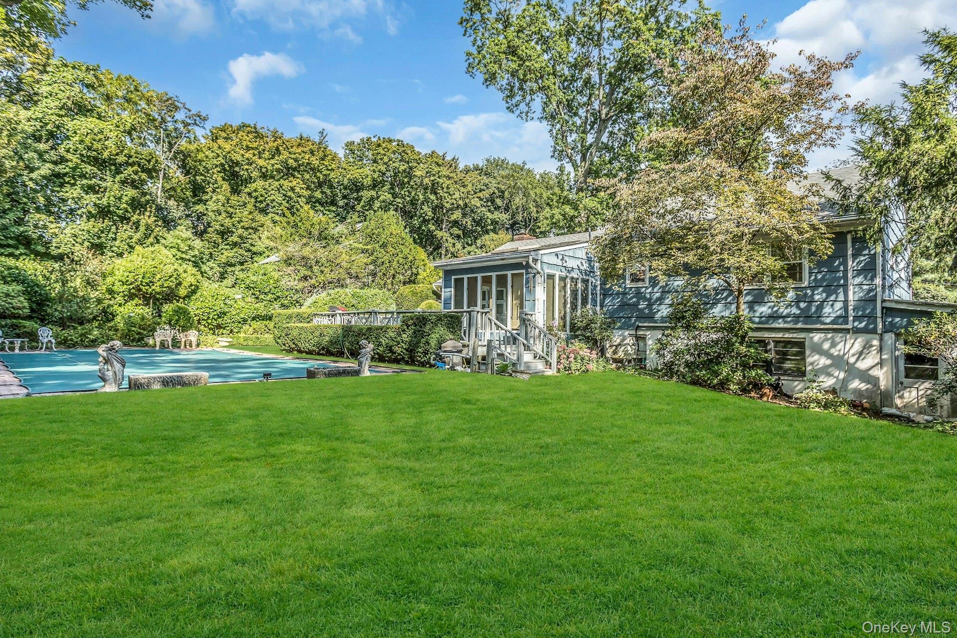 17 Church Street, Locust Valley, NY 11560