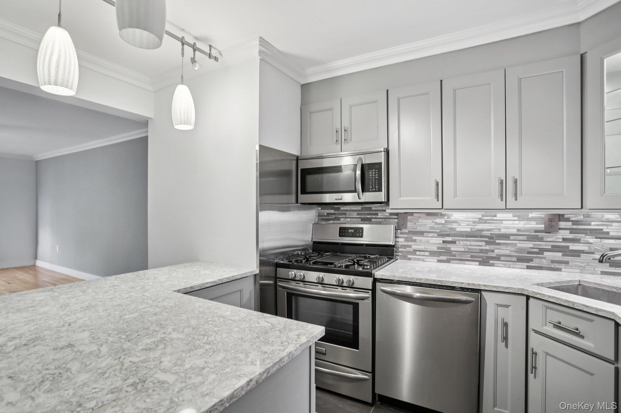 255 Bronx River Road # 8J, Yonkers, NY 10704