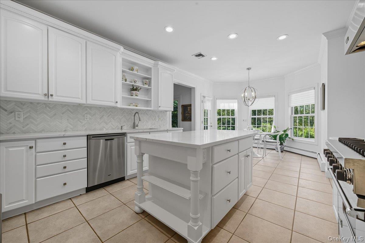 5 Morgan Lane, Locust Valley, NY 11560