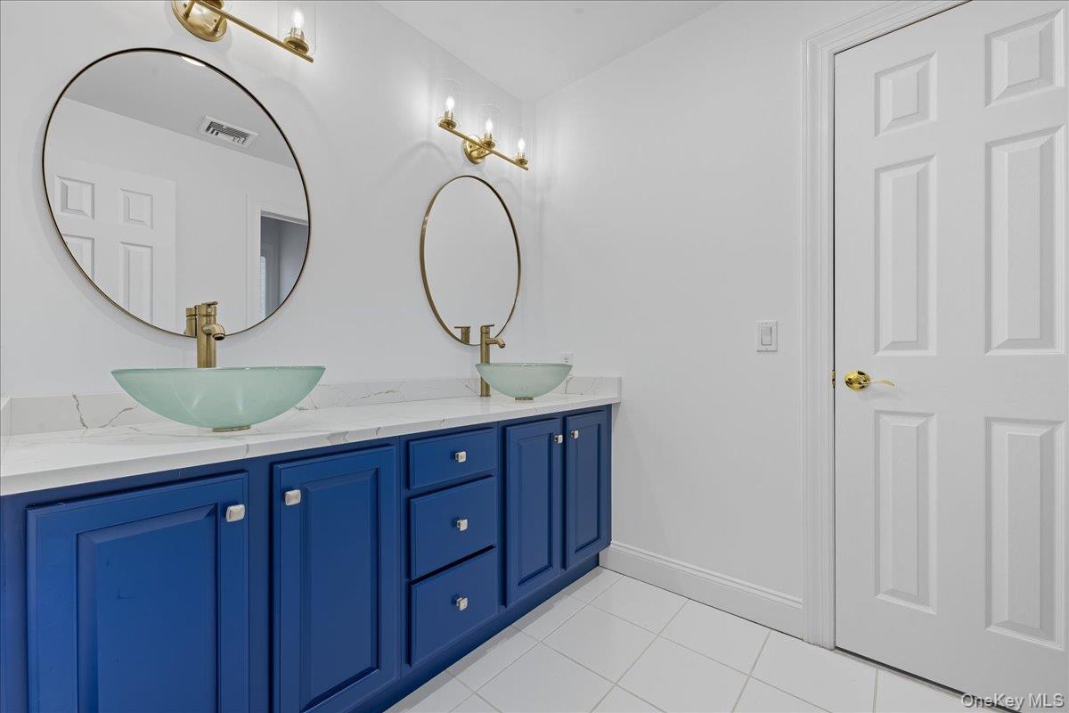 5 Morgan Lane, Locust Valley, NY 11560