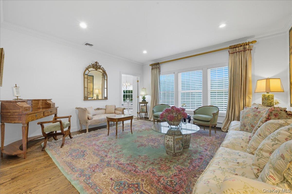 5 Morgan Lane, Locust Valley, NY 11560