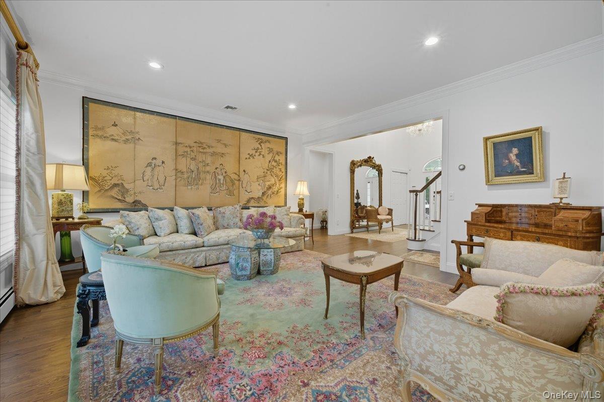 5 Morgan Lane, Locust Valley, NY 11560