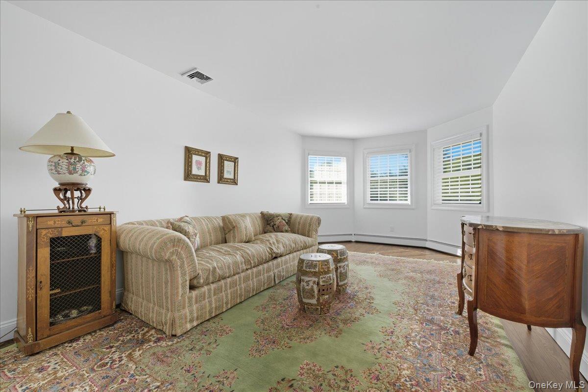 5 Morgan Lane, Locust Valley, NY 11560