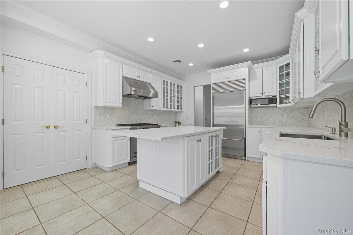 5 Morgan Lane, Locust Valley, NY 11560