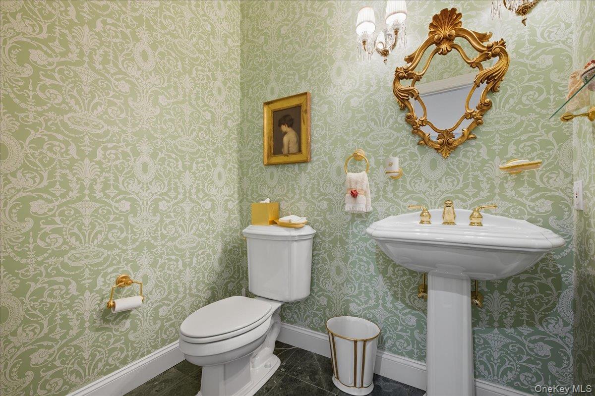 5 Morgan Lane, Locust Valley, NY 11560