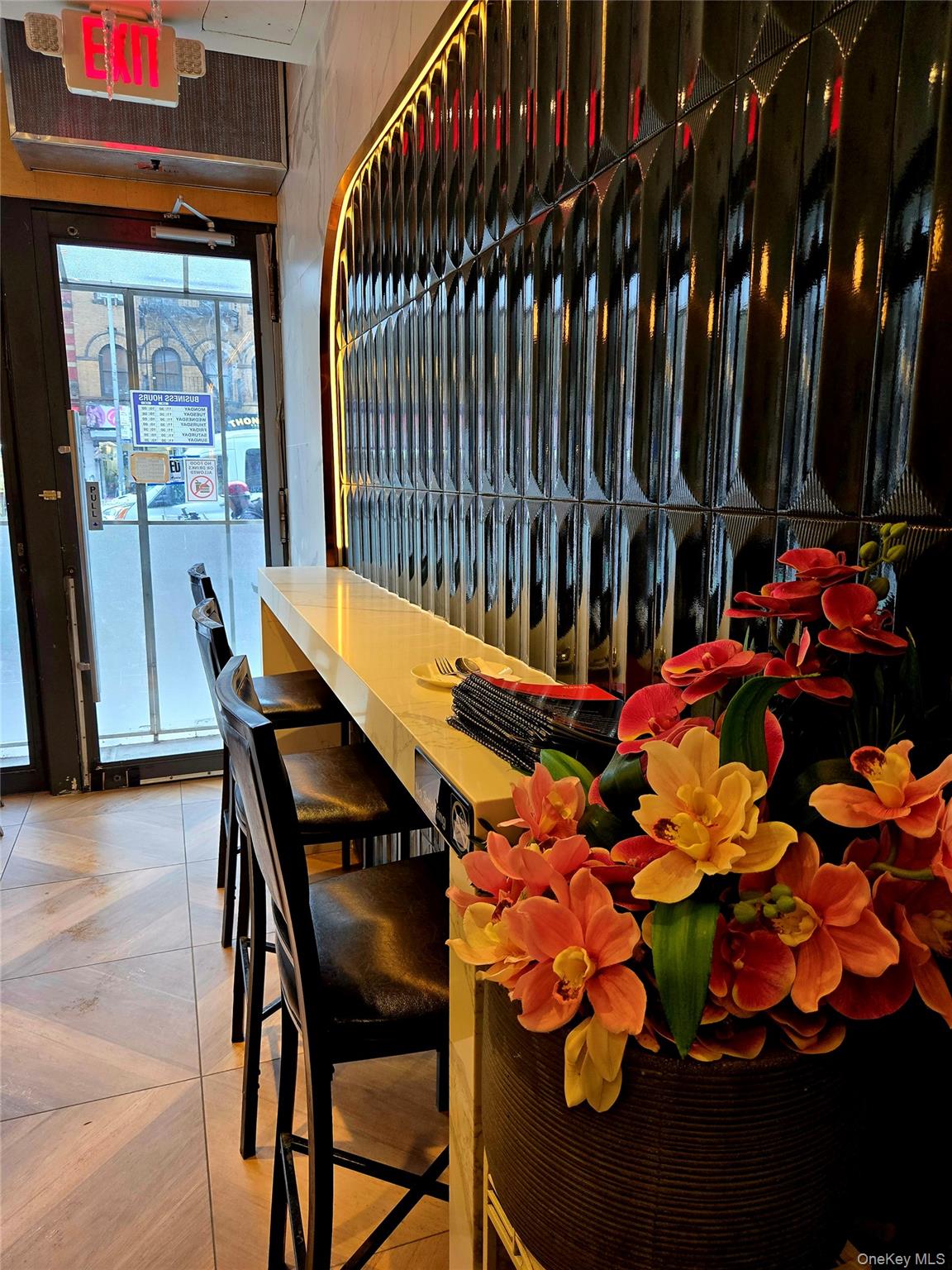 792 9th Ave, New York (Manhattan), NY 10019