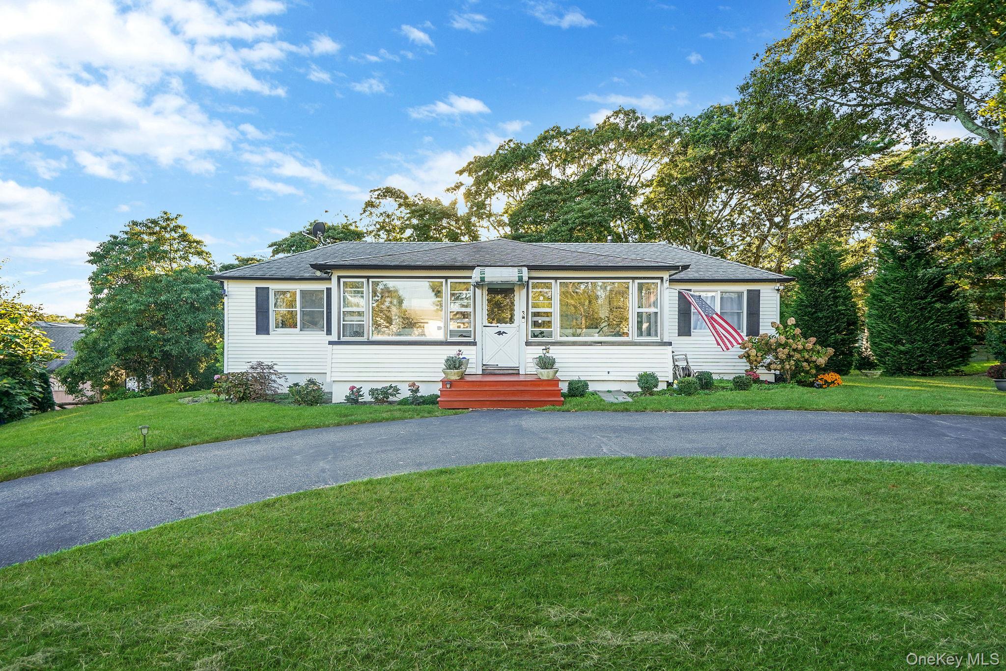 3 Fort Hill Road, Hampton Bays, NY 11946