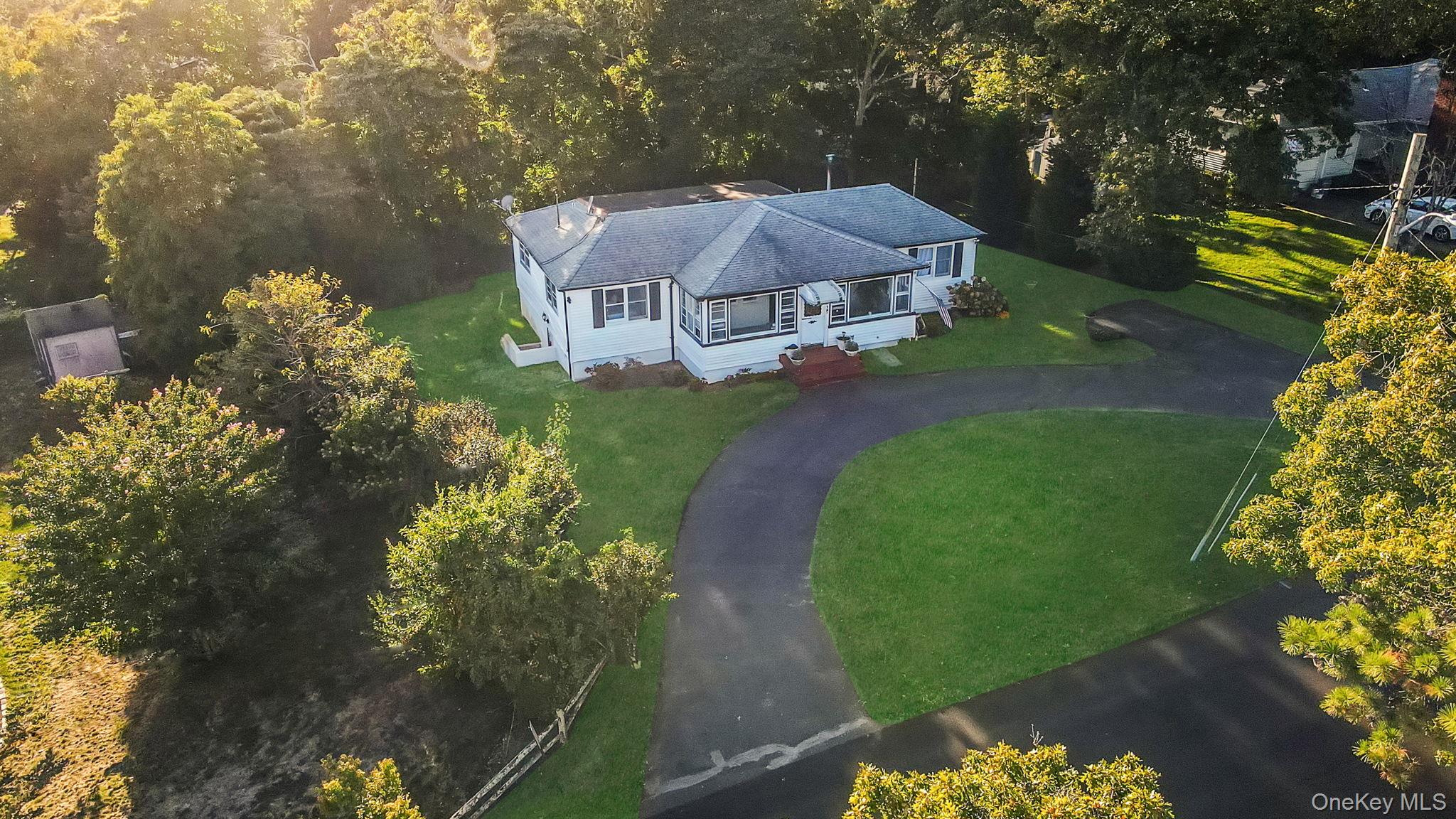 3 Fort Hill Road, Hampton Bays, NY 11946