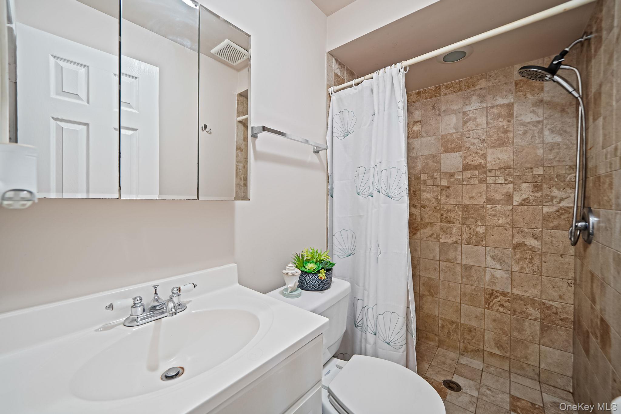 3 Fort Hill Road, Hampton Bays, NY 11946