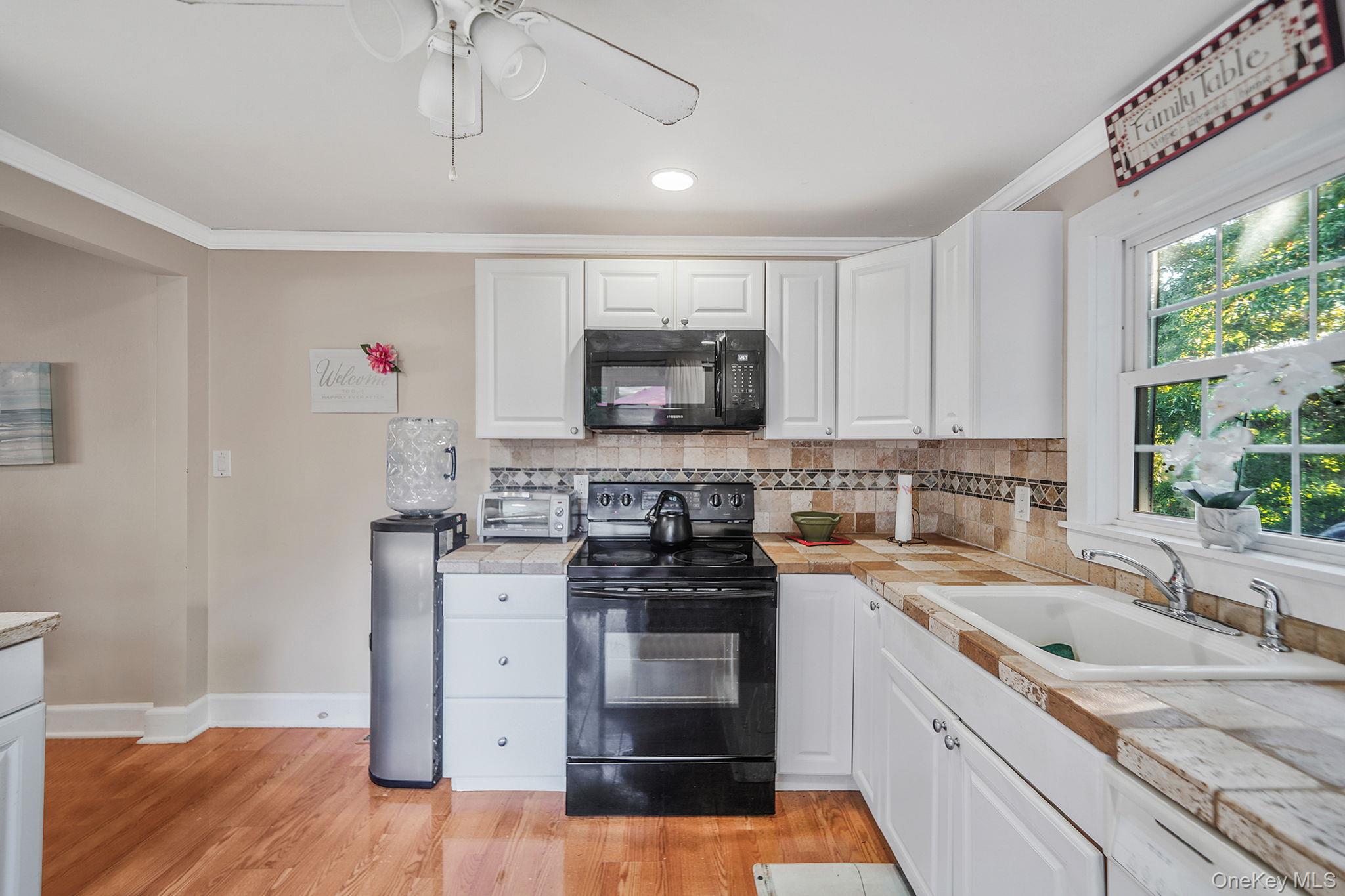 3 Fort Hill Road, Hampton Bays, NY 11946