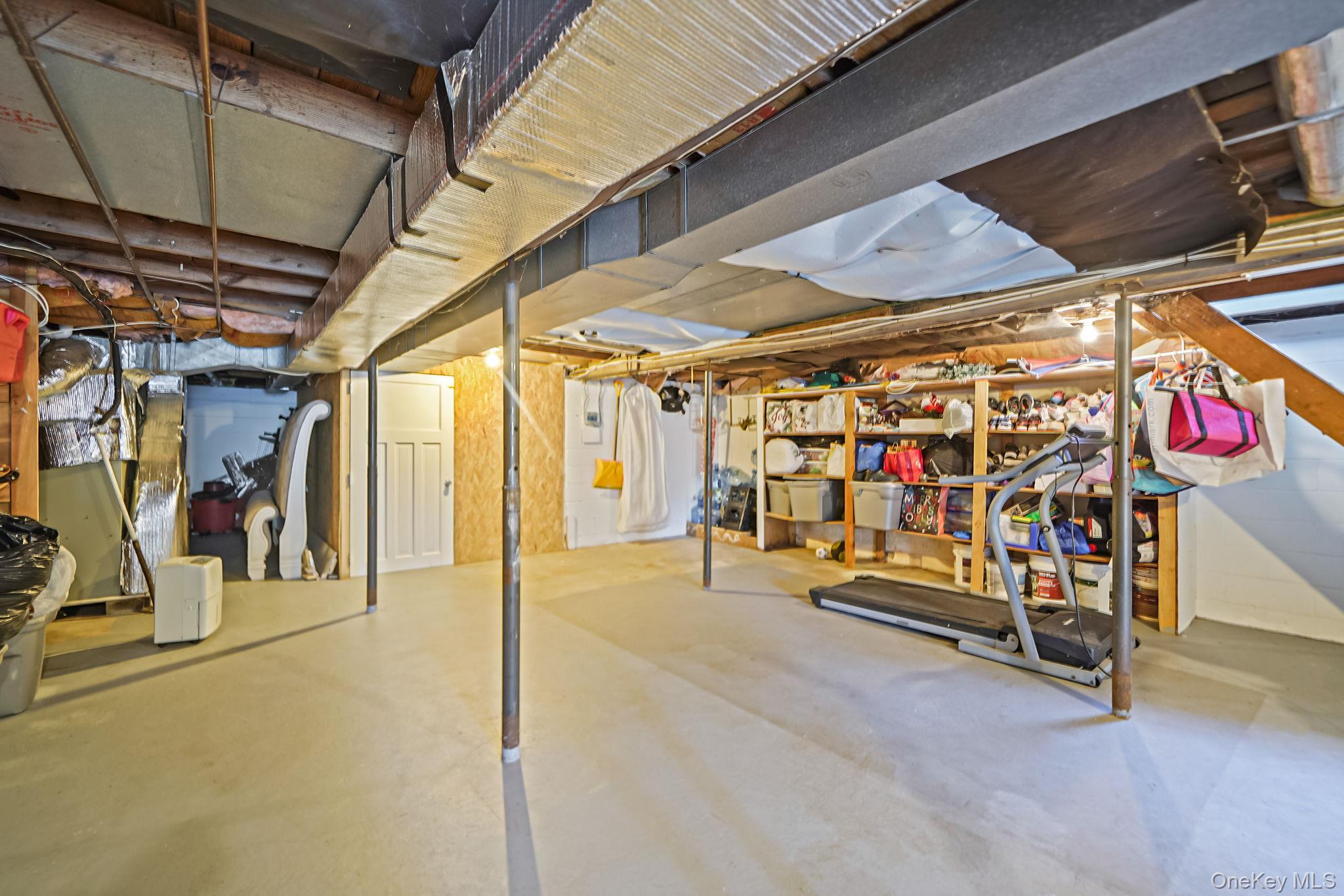 3 Fort Hill Road, Hampton Bays, NY 11946