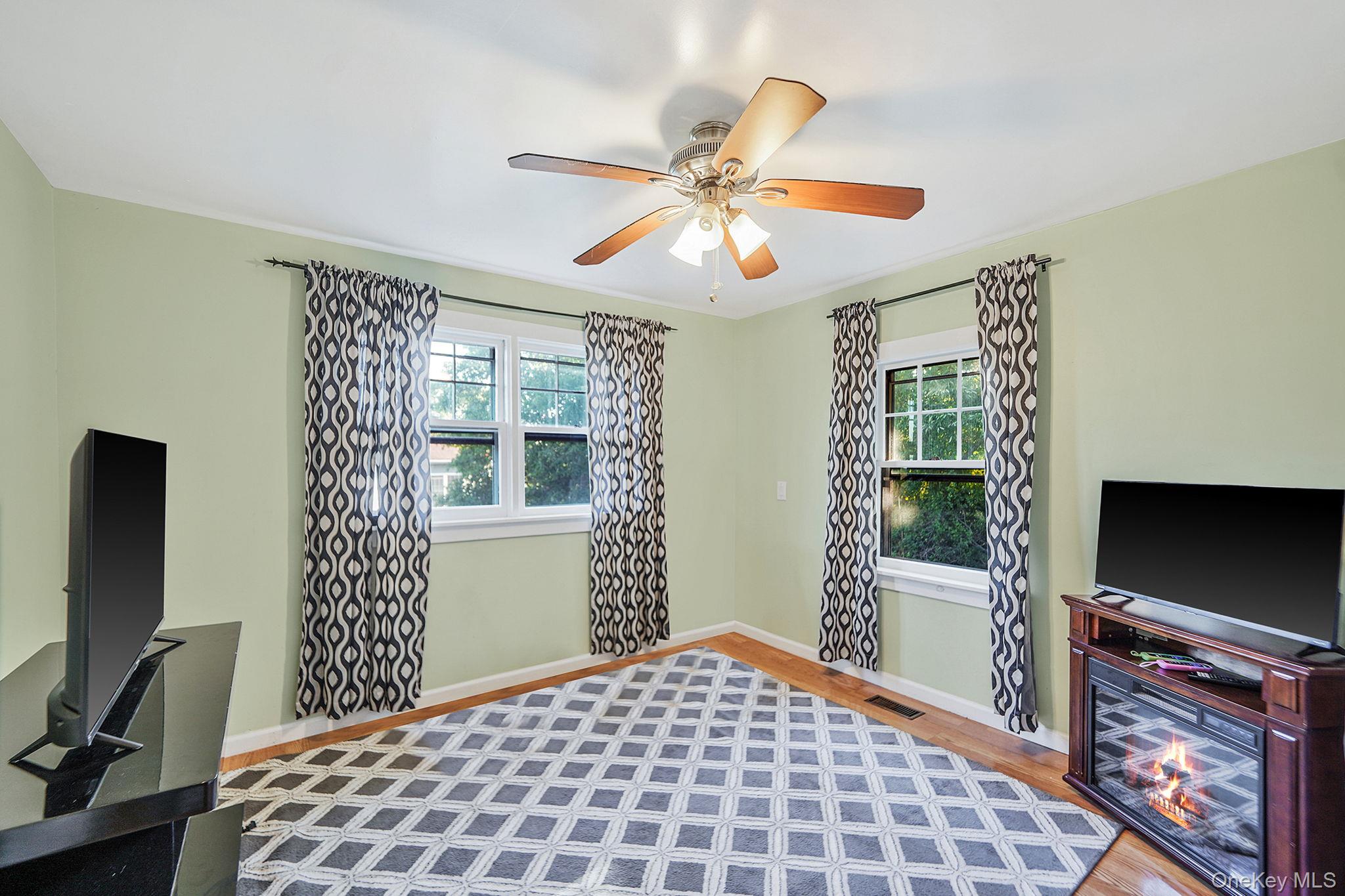 3 Fort Hill Road, Hampton Bays, NY 11946