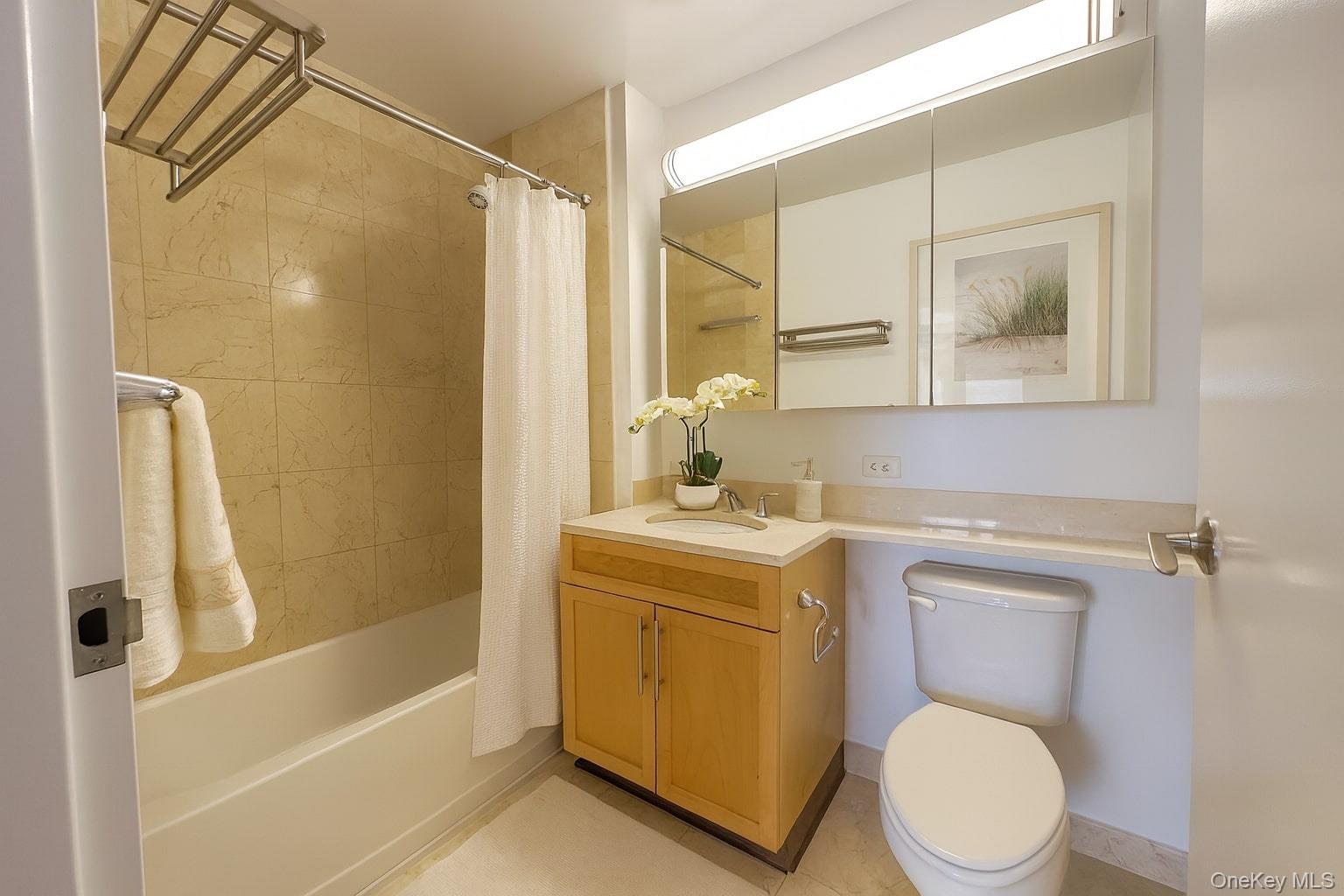 40-26 college point blvd # Penthouse2G, Flushing, NY 11354