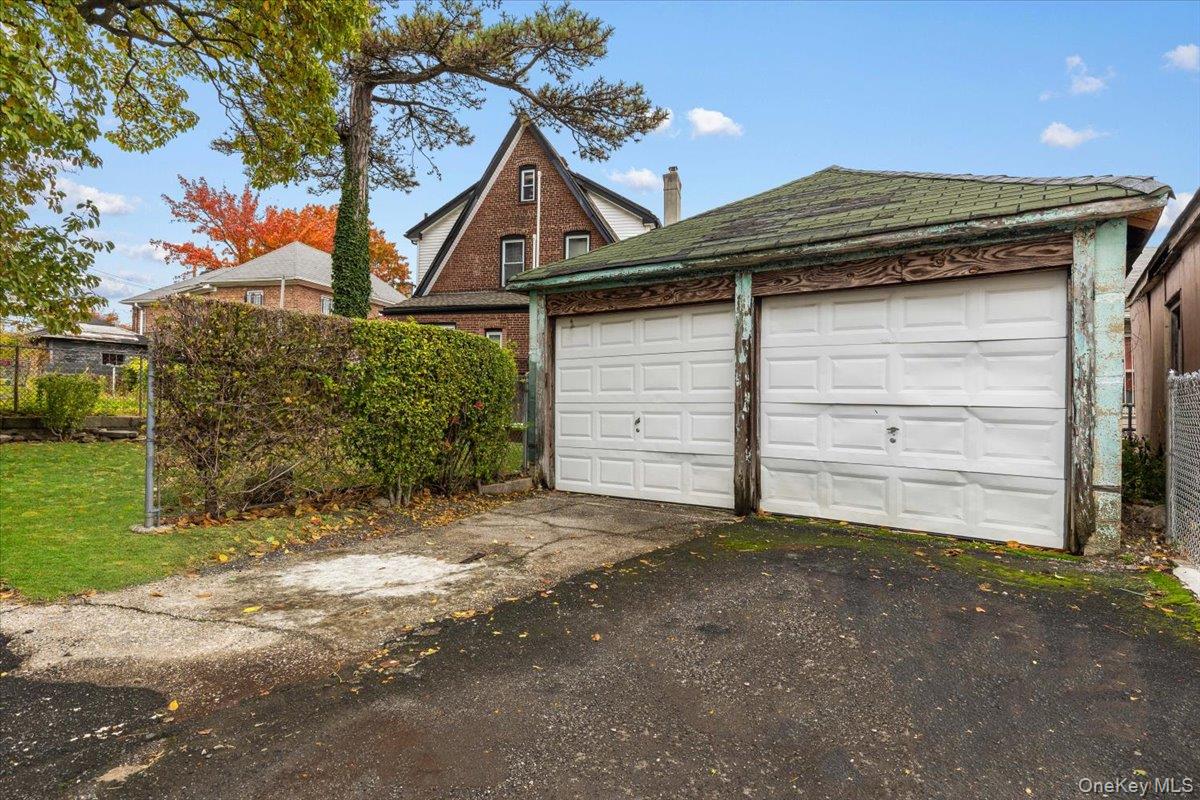 4534 Hoxie Street, Bronx, NY 10470