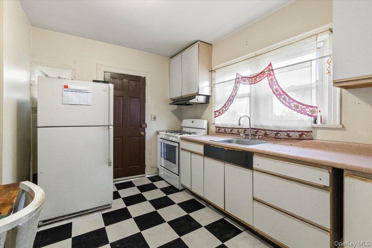 4534 Hoxie Street, Bronx, NY 10470