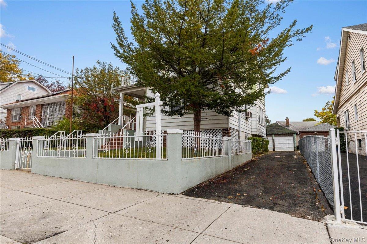 4534 Hoxie Street, Bronx, NY 10470