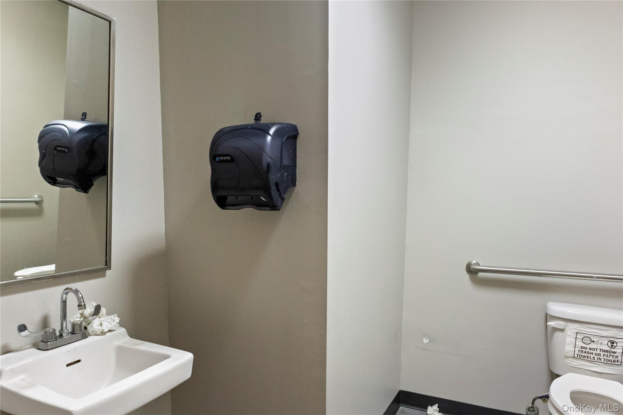 4016 82nd Street, Elmhurst, NY 11373