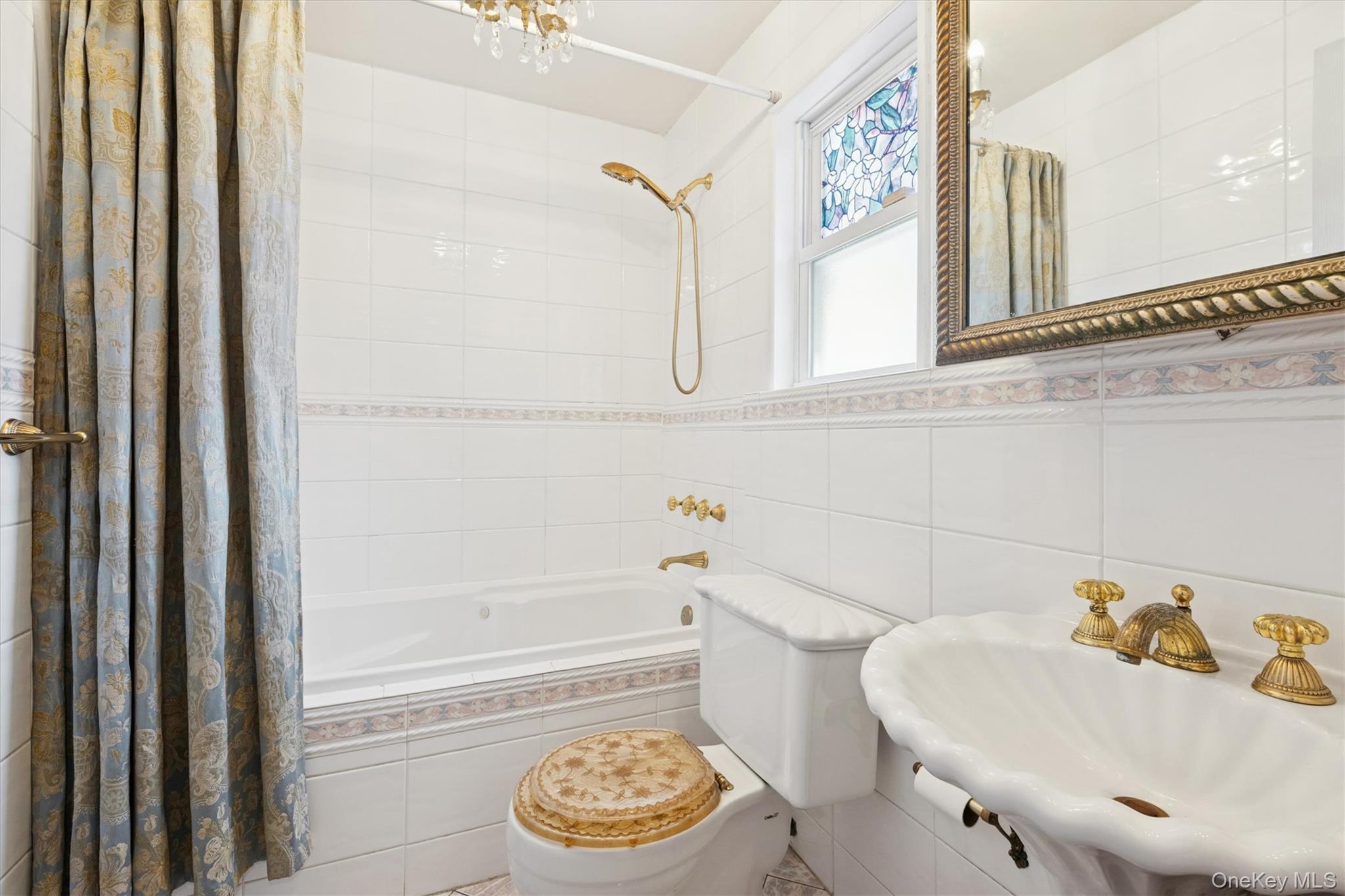 5211 Redfield Street, Douglaston, NY 11362