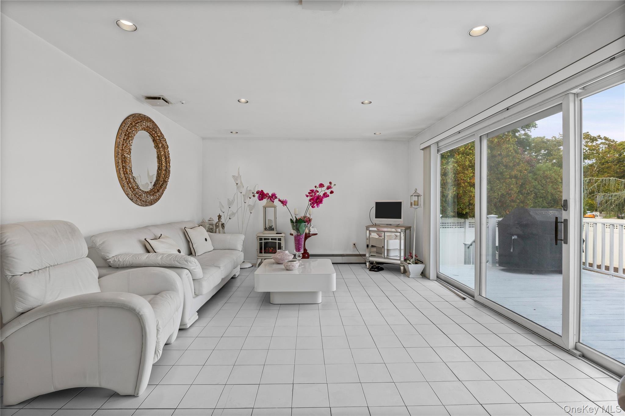 5 Roy Drive, Nesconset, NY 11767