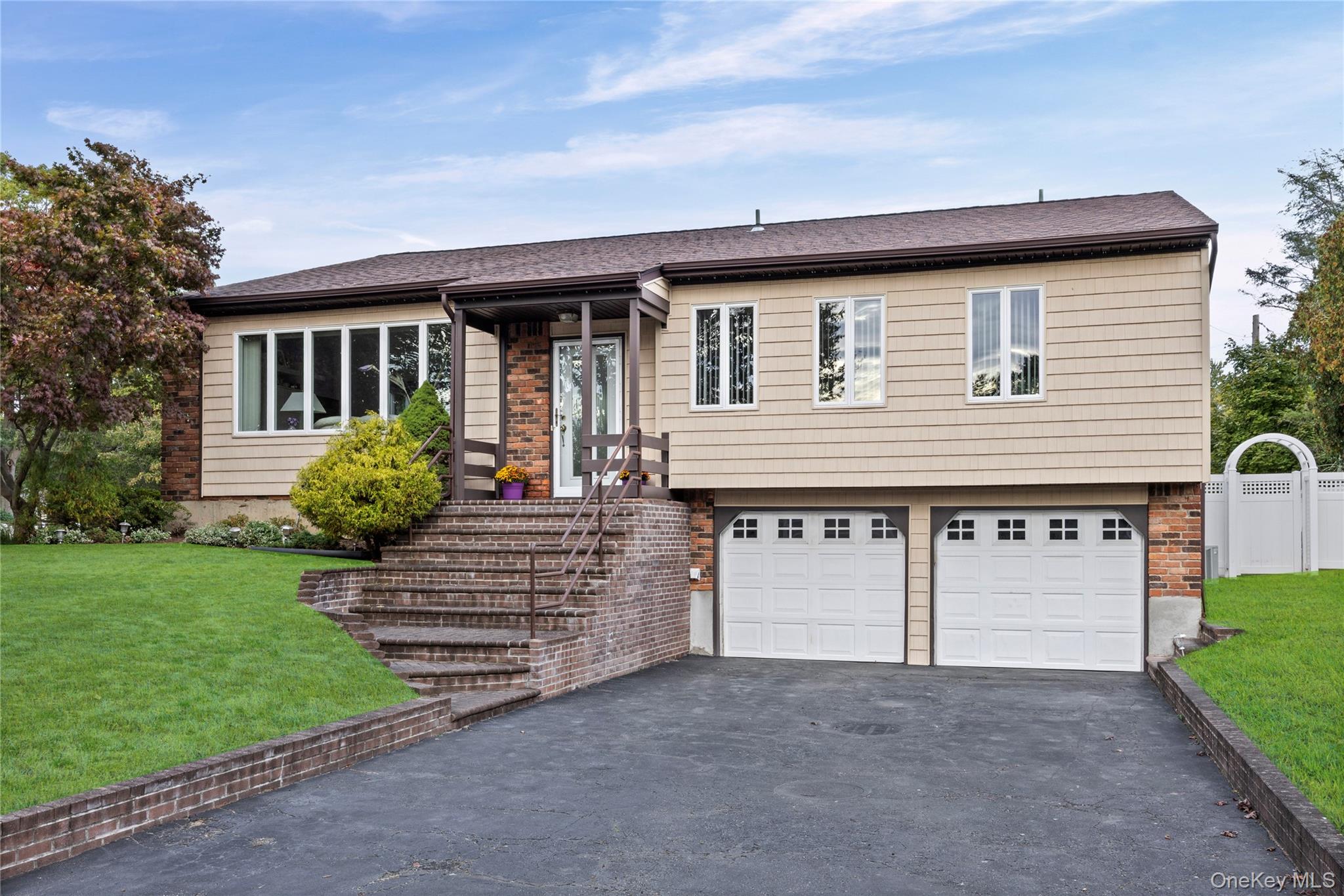 5 Roy Drive, Nesconset, NY 11767