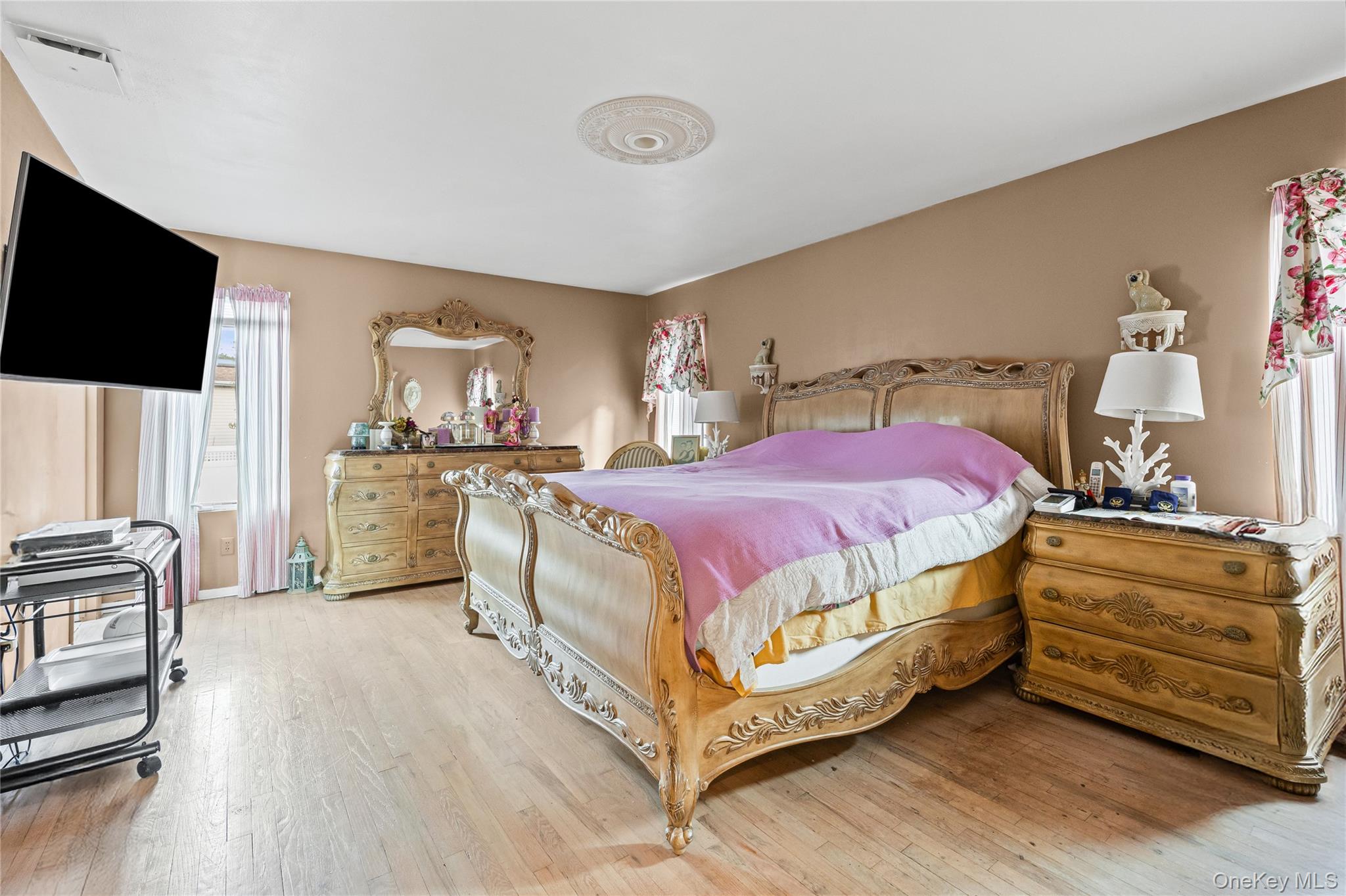 5 Roy Drive, Nesconset, NY 11767