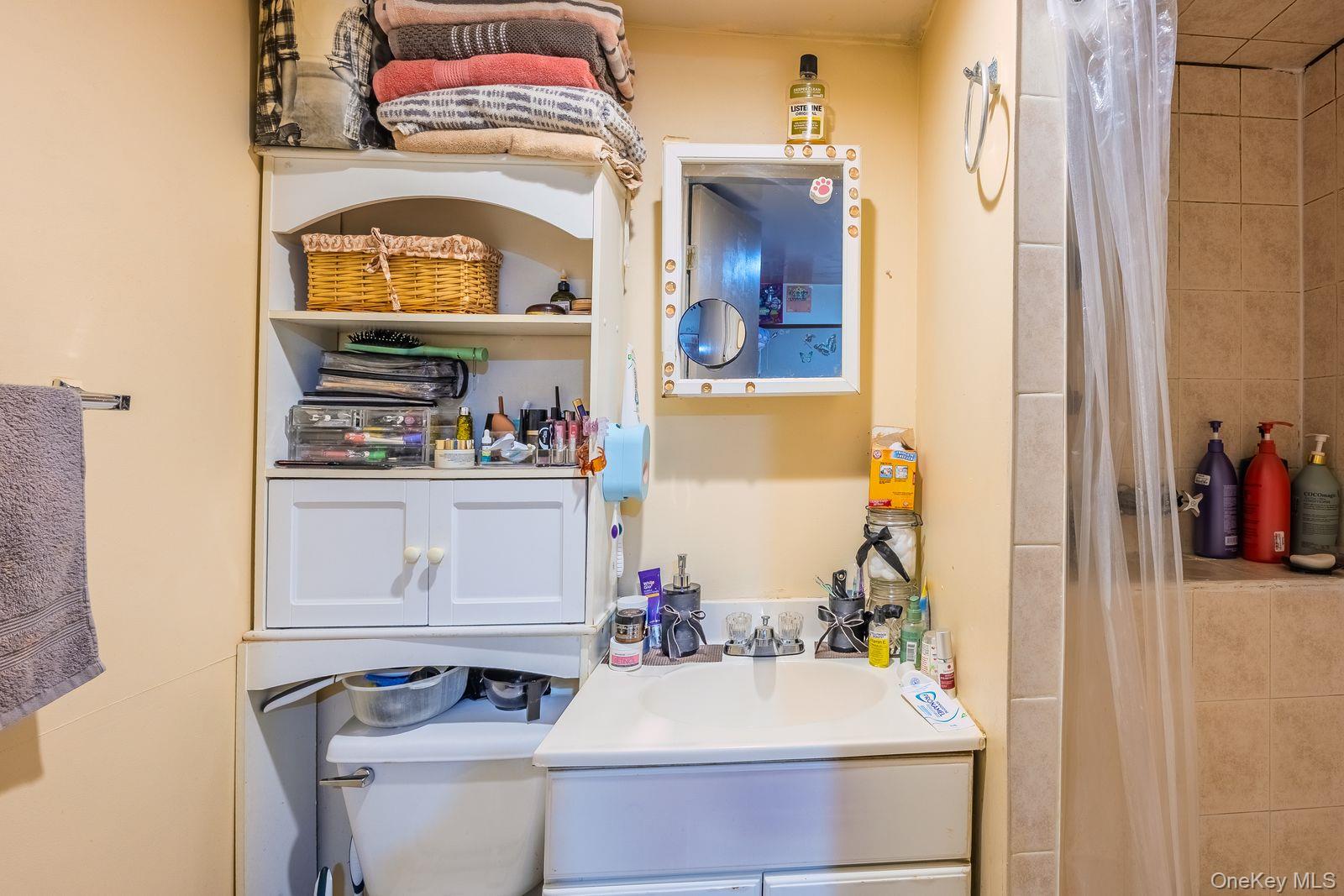 375 Oakland Avenue, Central Islip, NY 11722