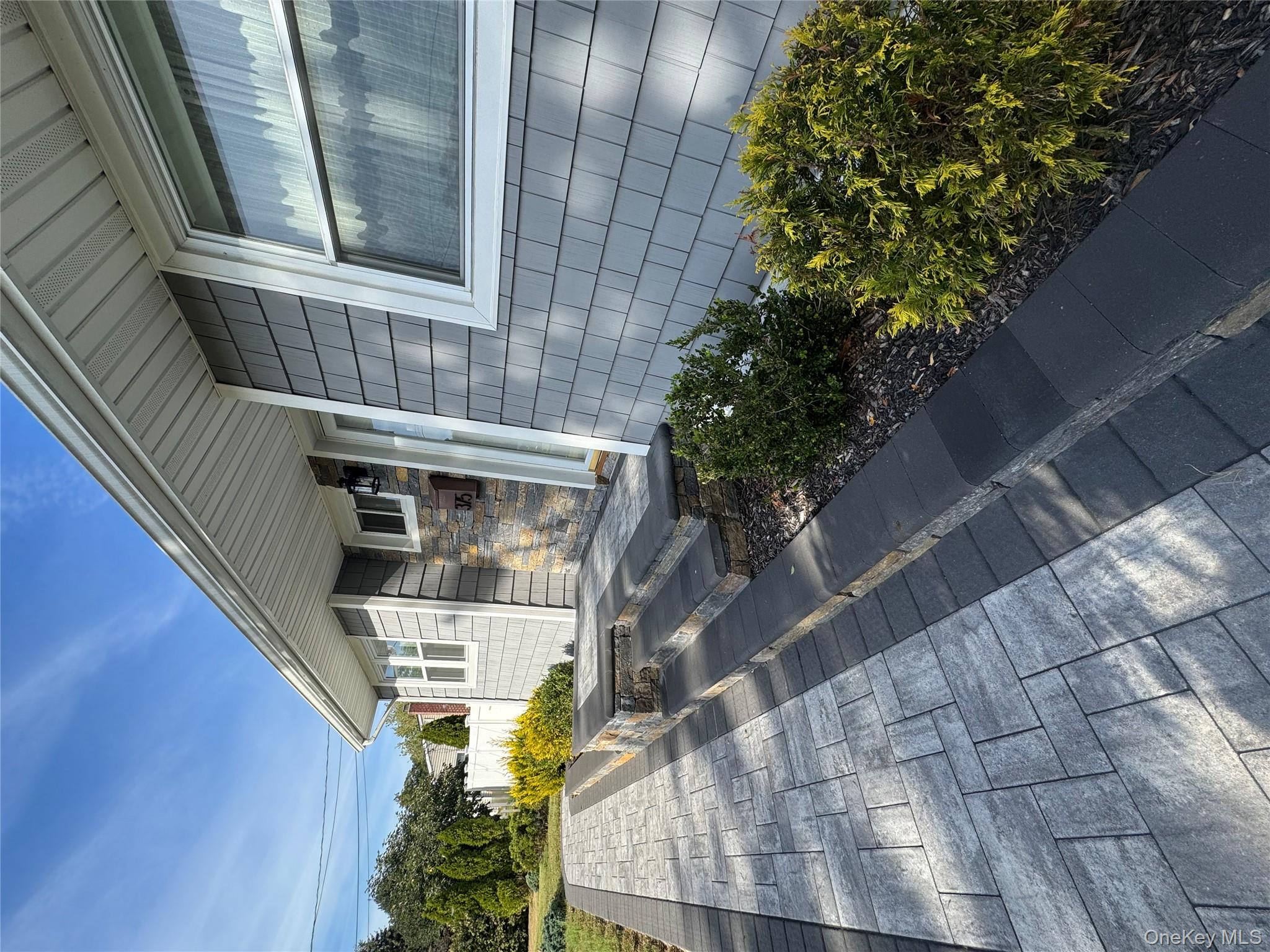 375 Oakland Avenue, Central Islip, NY 11722