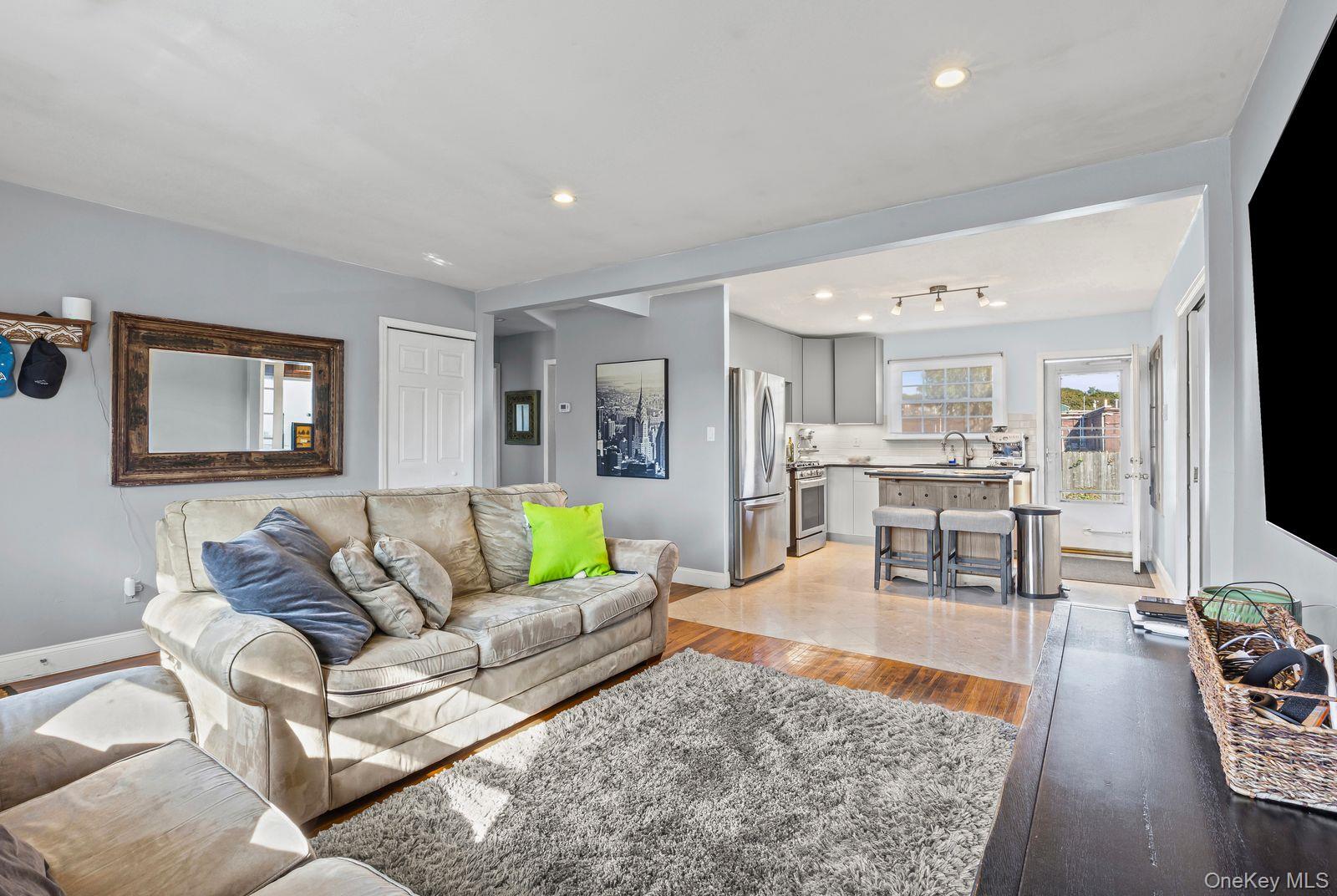 375 Oakland Avenue, Central Islip, NY 11722