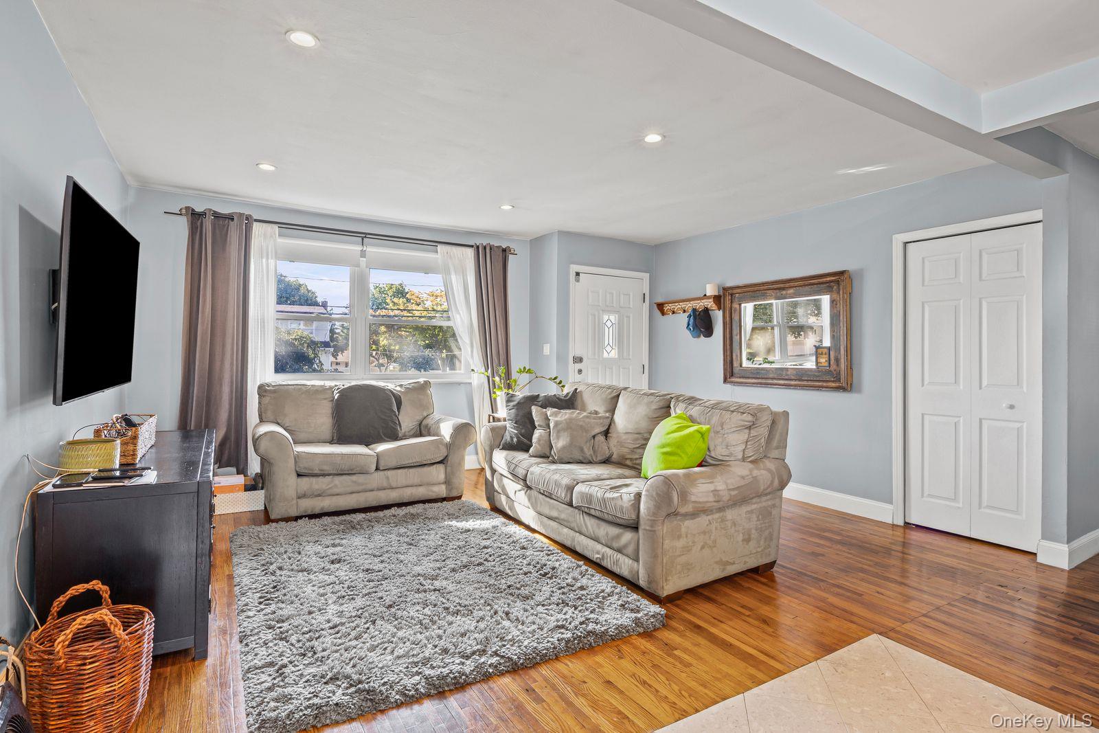 375 Oakland Avenue, Central Islip, NY 11722