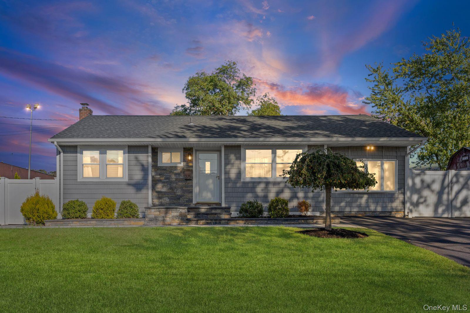 375 Oakland Avenue, Central Islip, NY 11722