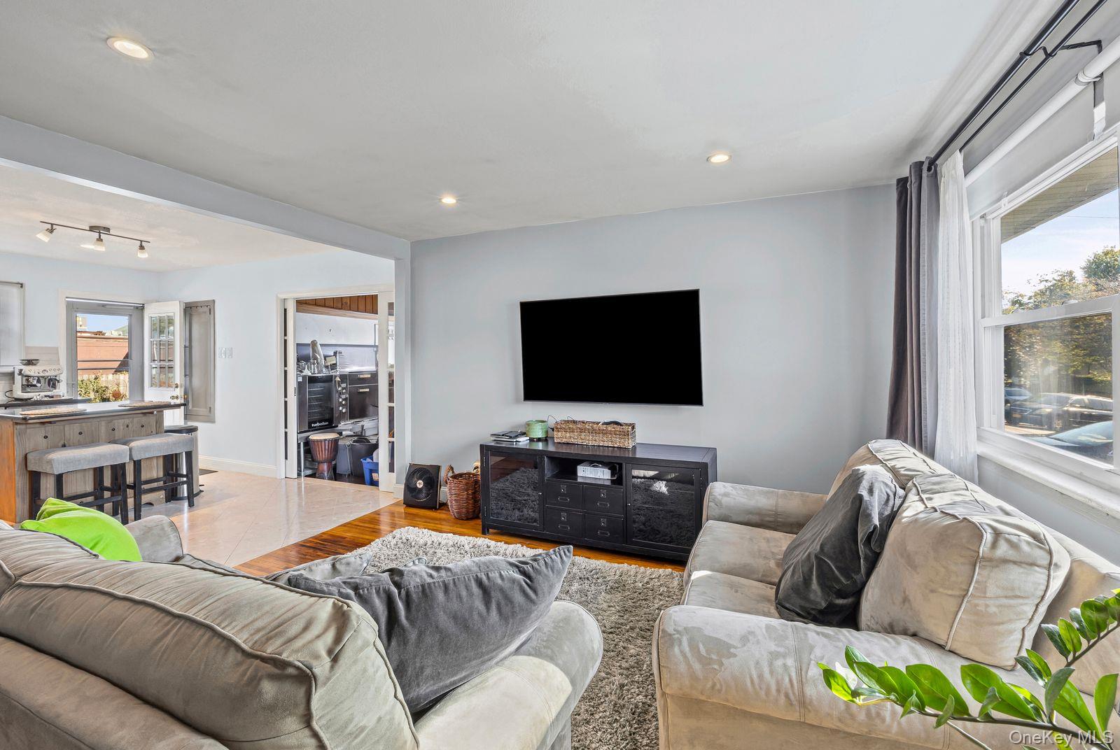 375 Oakland Avenue, Central Islip, NY 11722