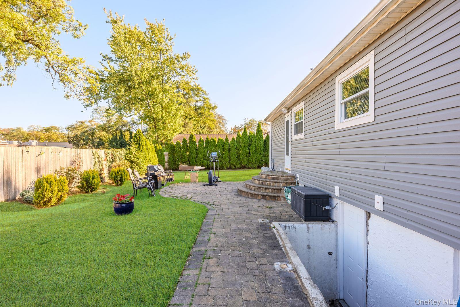 375 Oakland Avenue, Central Islip, NY 11722