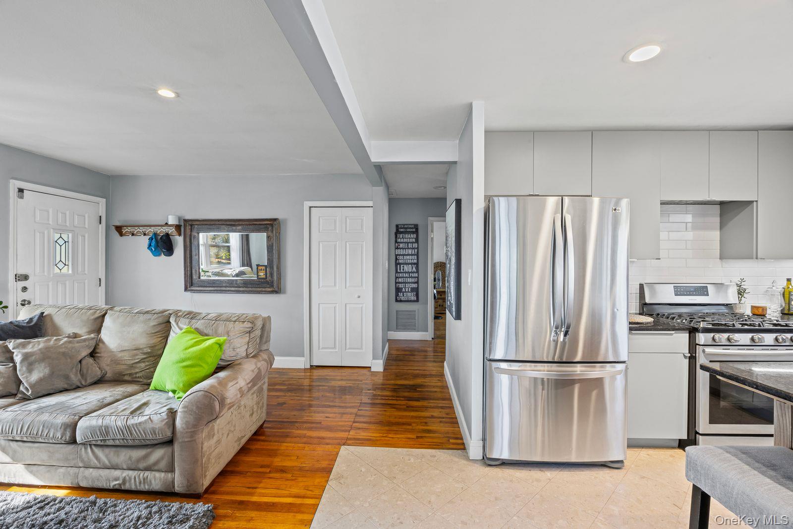 375 Oakland Avenue, Central Islip, NY 11722