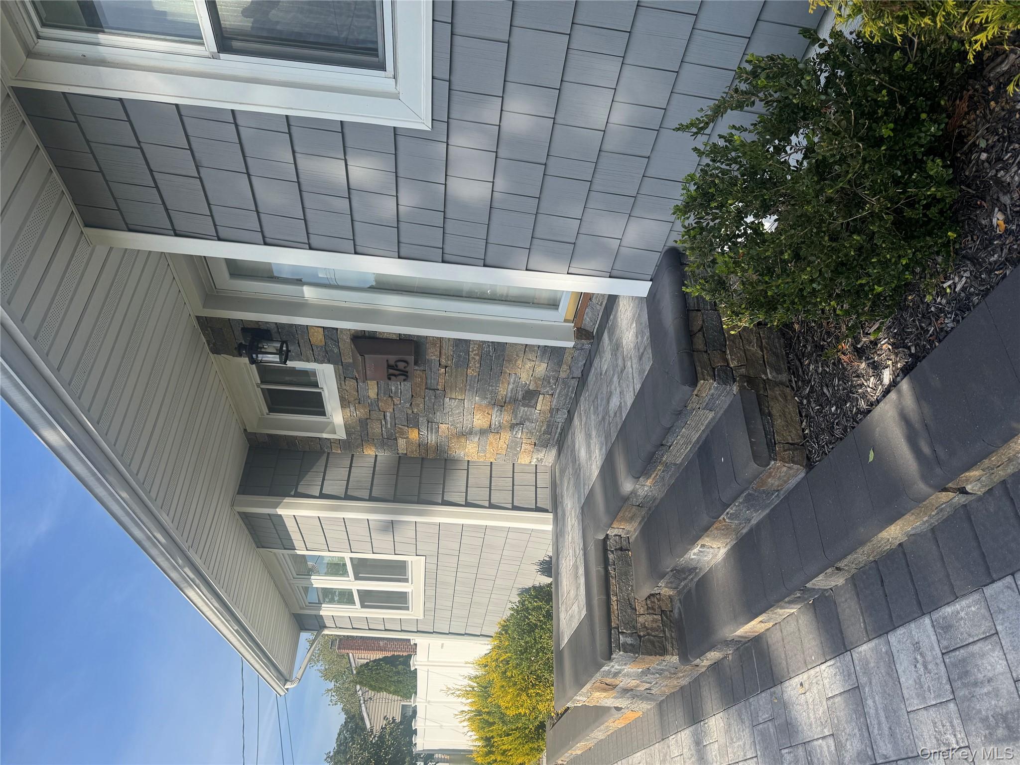 375 Oakland Avenue, Central Islip, NY 11722