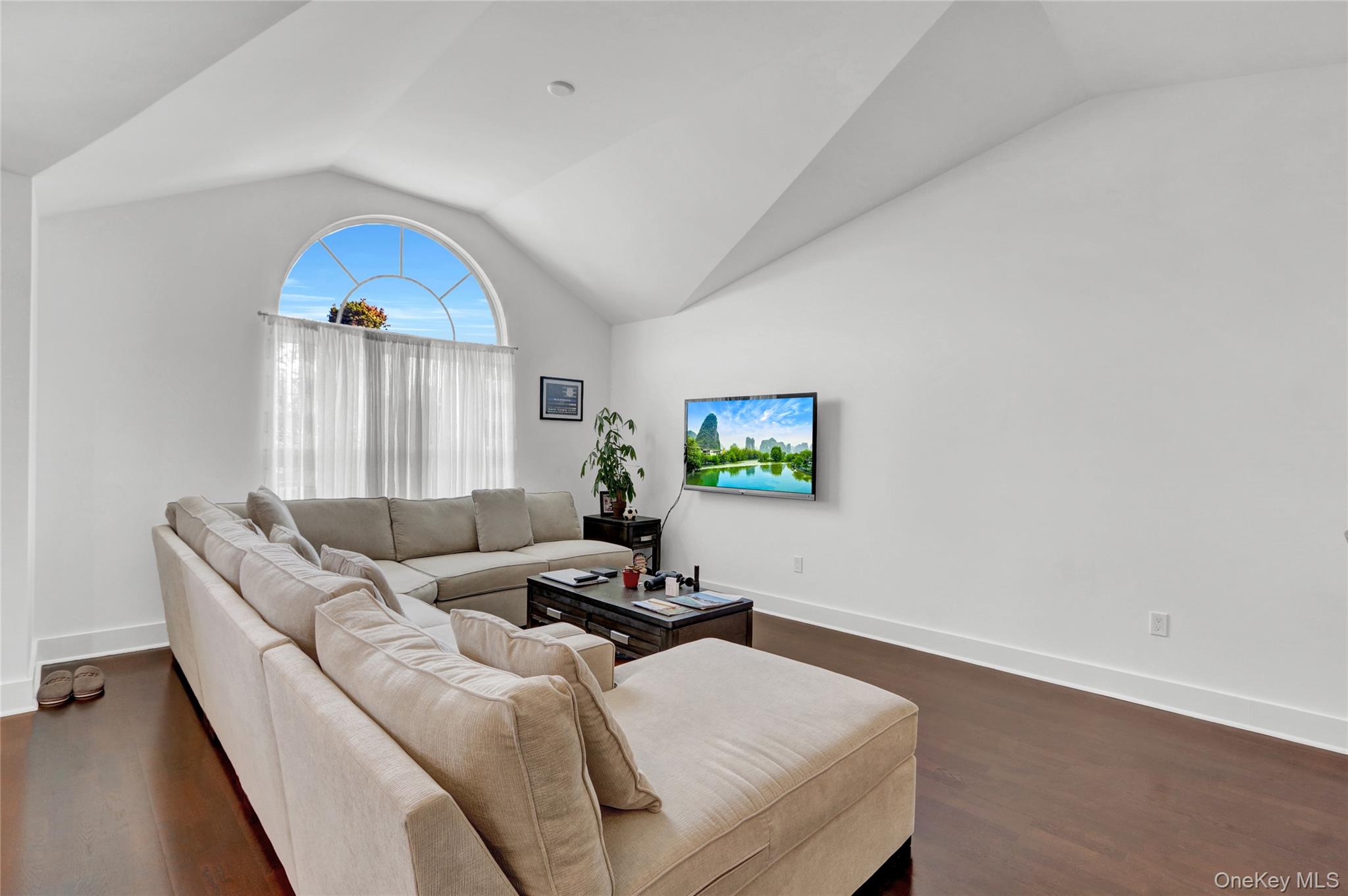 704 Breton Way # 704, Glen Cove, NY 11542