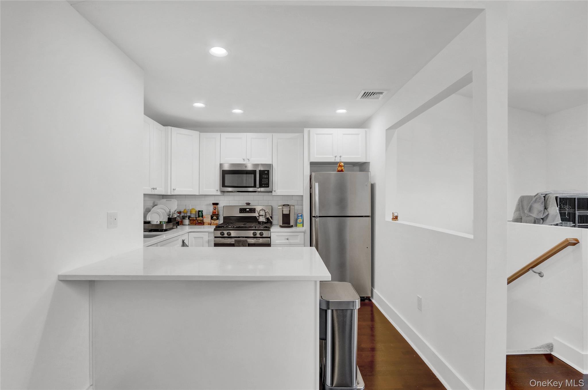 704 Breton Way # 704, Glen Cove, NY 11542