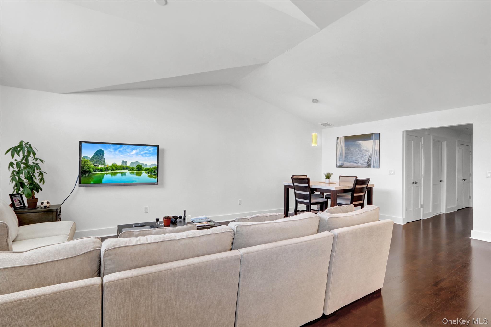 704 Breton Way # 704, Glen Cove, NY 11542