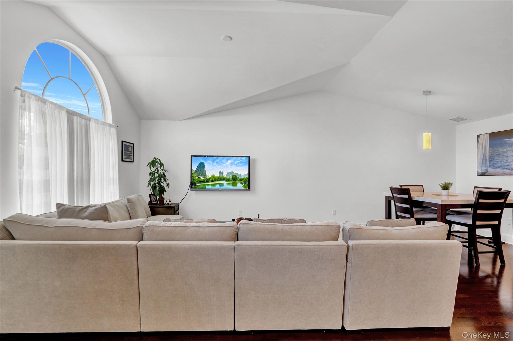 704 Breton Way # 704, Glen Cove, NY 11542