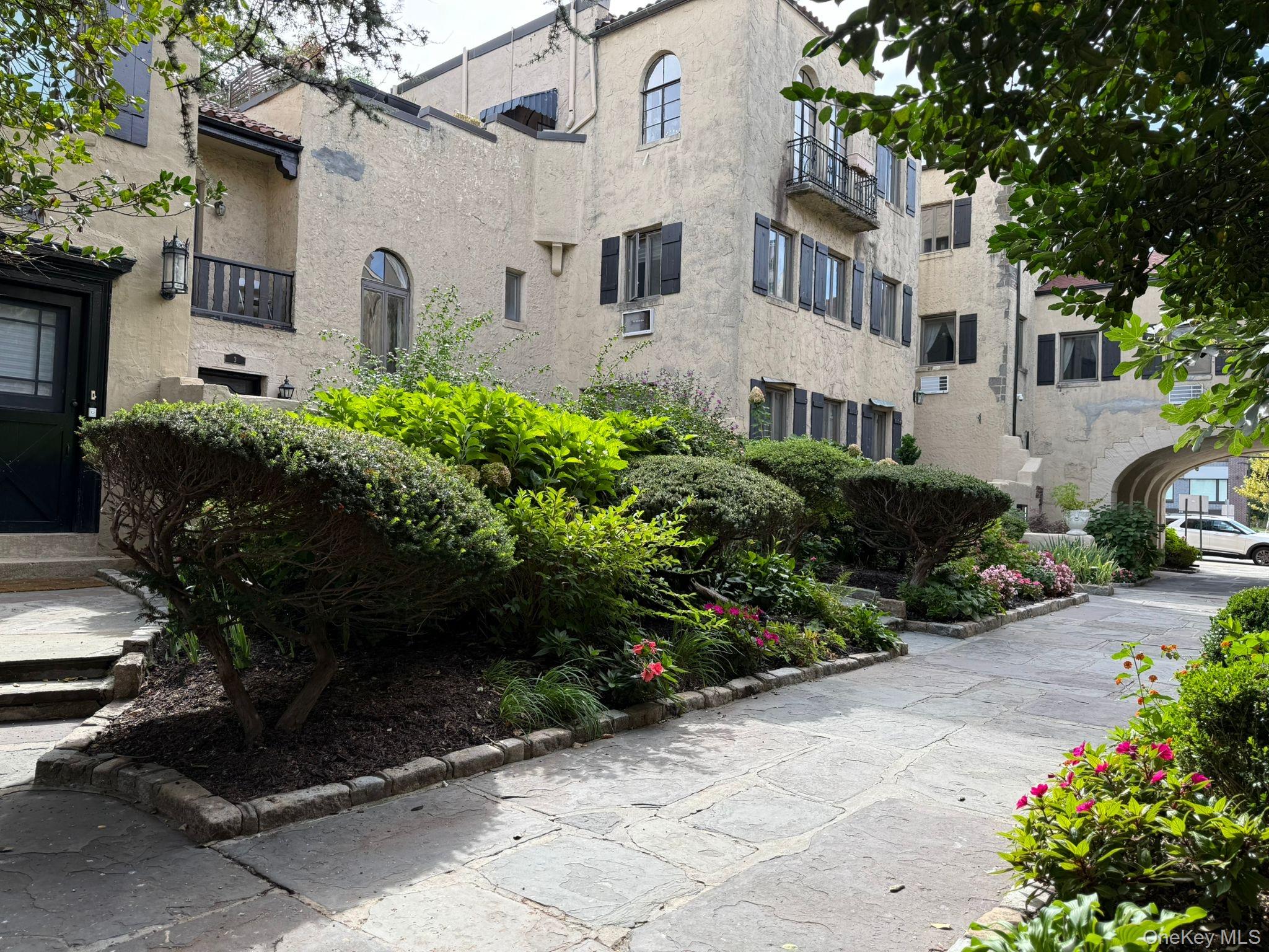 215 Middle Neck Road # D3, Great Neck, NY 11021