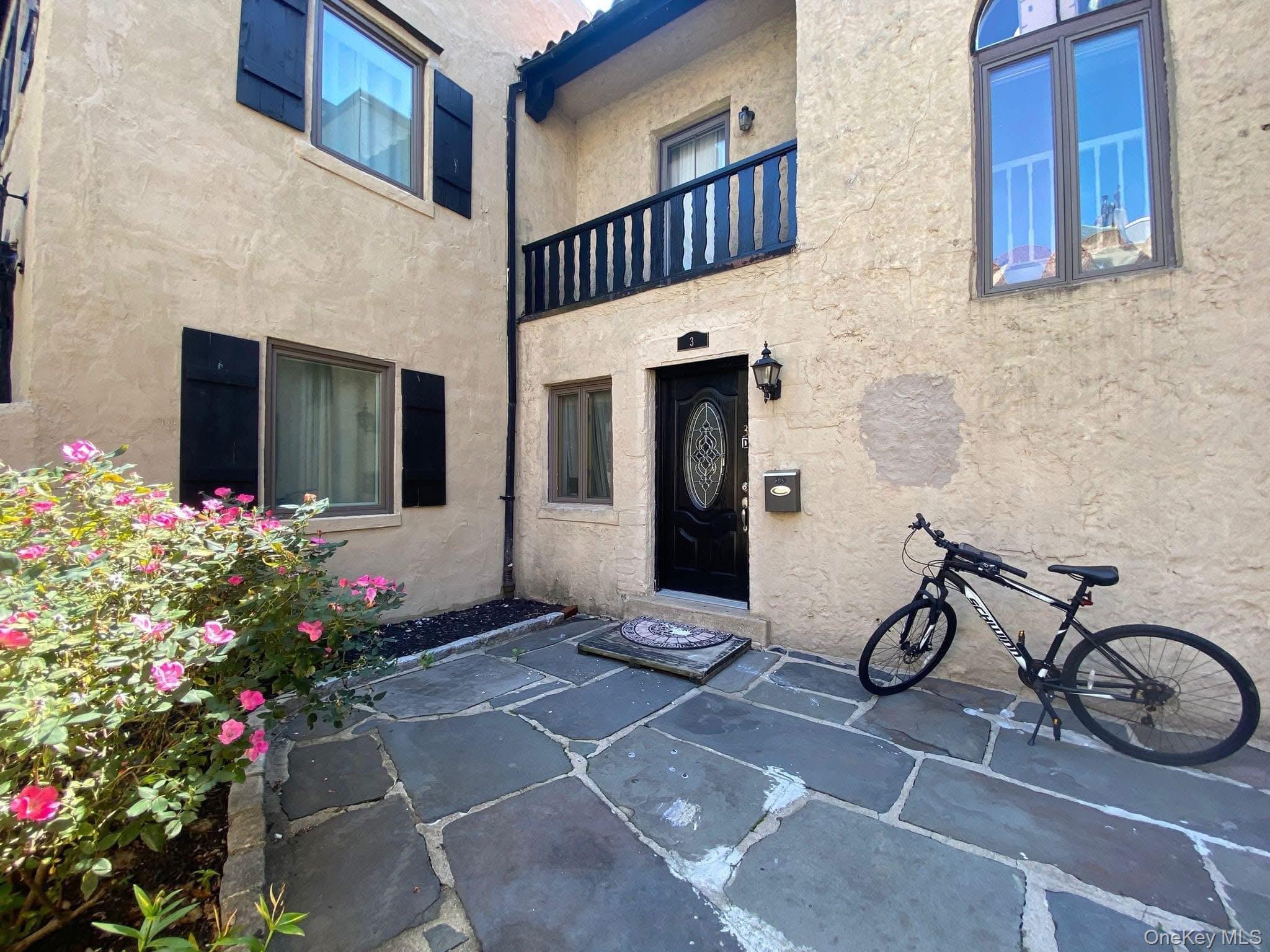 215 Middle Neck Road # D3, Great Neck, NY 11021