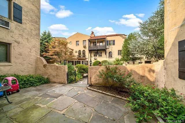 215 Middle Neck Road # D3, Great Neck, NY 11021