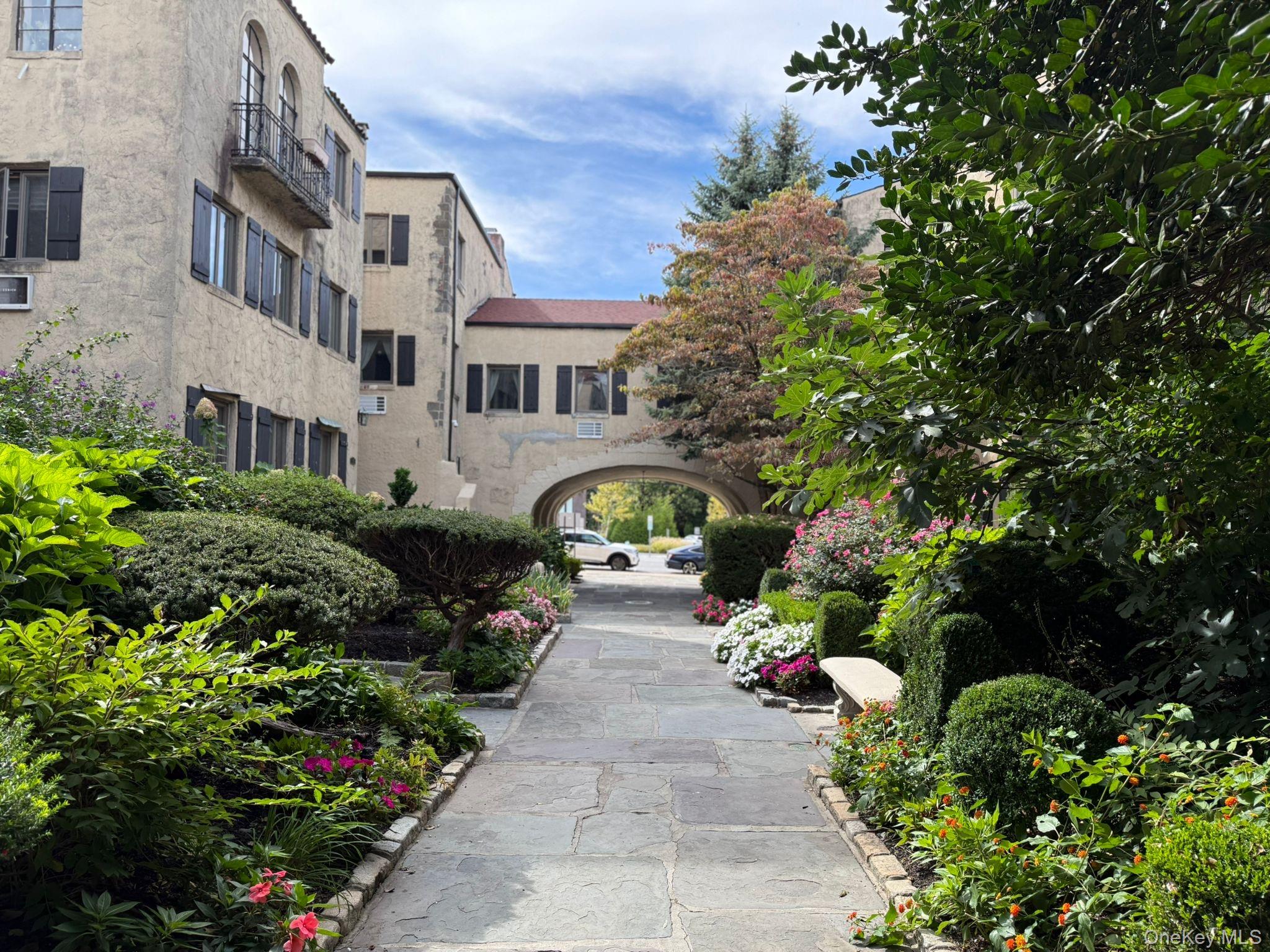 215 Middle Neck Road # D3, Great Neck, NY 11021