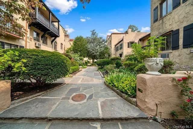 215 Middle Neck Road # D3, Great Neck, NY 11021