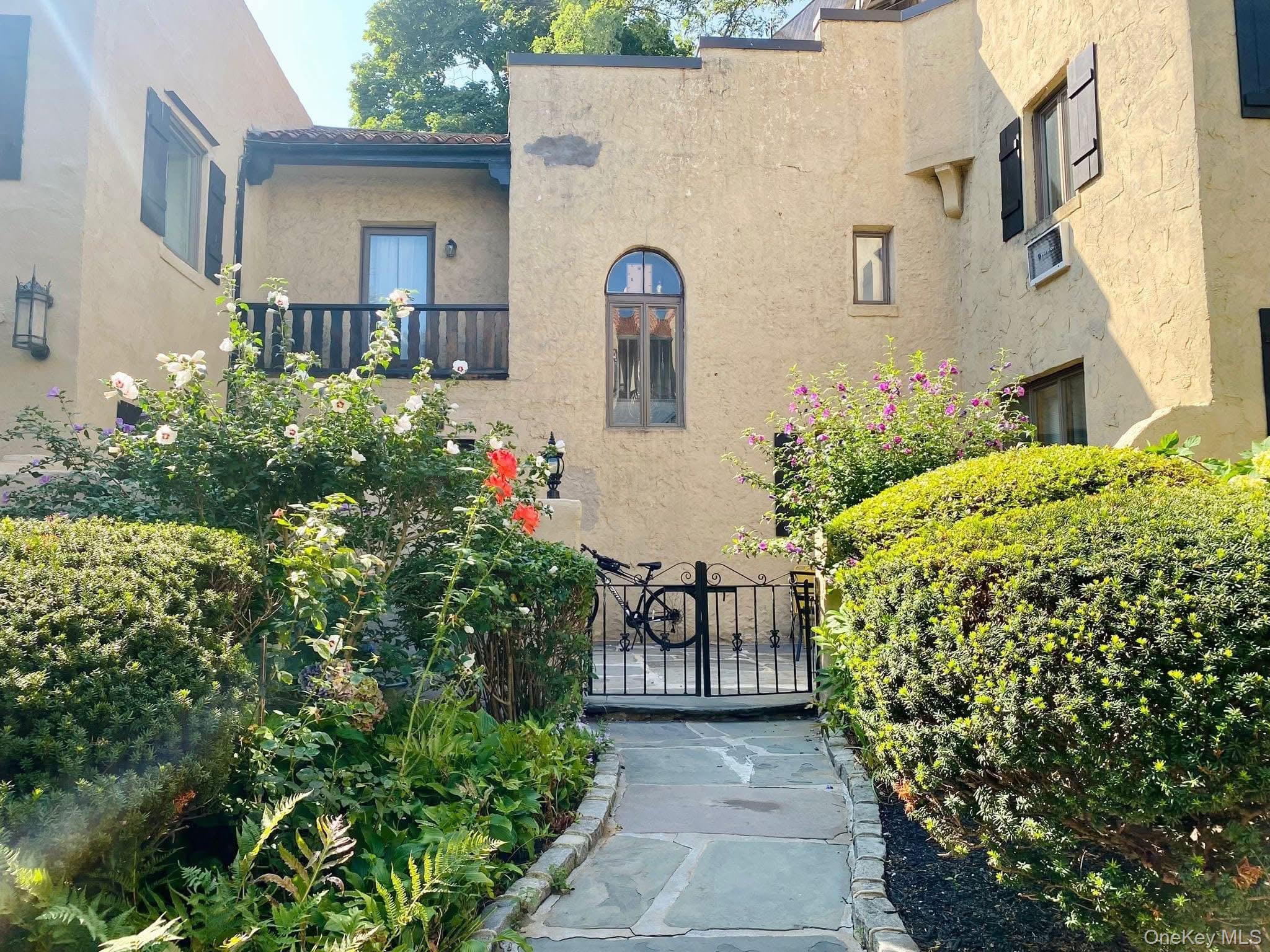 215 Middle Neck Road # D3, Great Neck, NY 11021